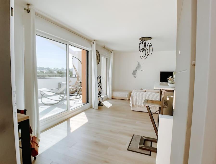 Type Industriel Dans Cadre Provençal Apartamento *