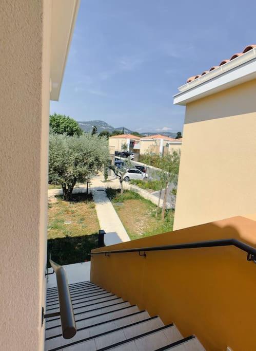 Type Industriel Dans Cadre Provencal Apartment Sanary-sur-Mer