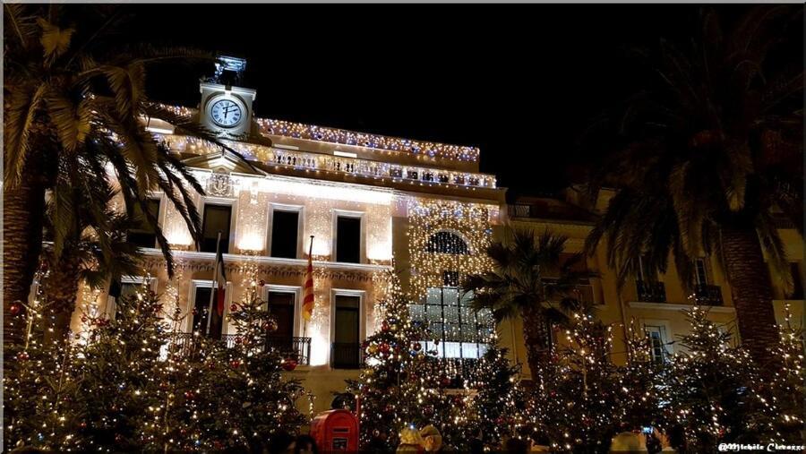 Type Industriel Dans Cadre Provencal * Sanary-sur-Mer
